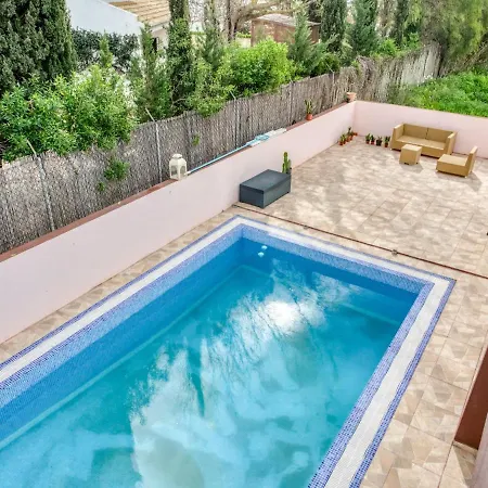 Cosy In With Swimming Pool Ferienhaus